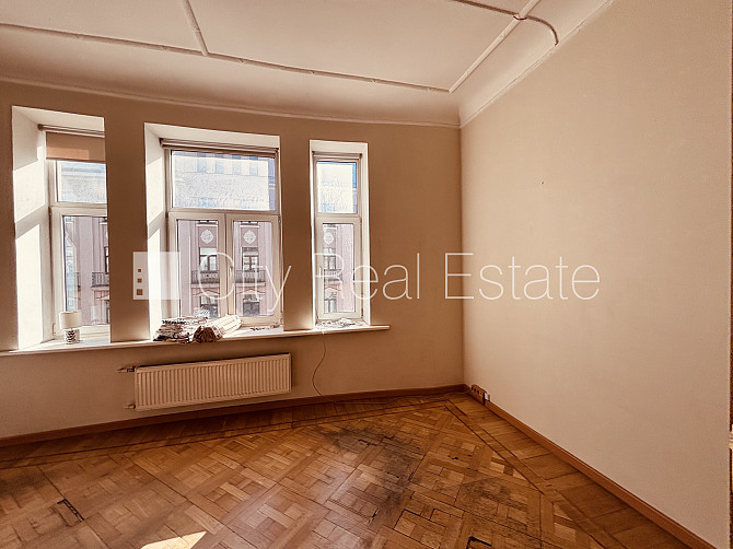 Фасадный дом, вход с улицы, лифт, лестничная клетка после капитального ремонта, Рига - изображение 3