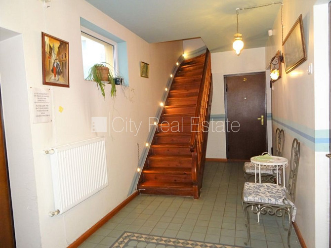 Здание во дворе, реновированный дом, благоустроенная озеленённая территория, Рига - изображение 8