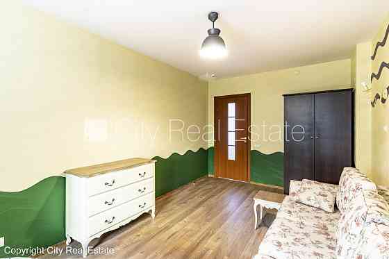 Дом во дворе, реновированный дом, благоустроенная озеленённая территория, Рига