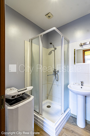 Дом во дворе, реновированный дом, благоустроенная озеленённая территория, Рига - изображение 10