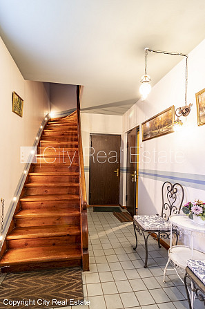 Дом во дворе, реновированный дом, благоустроенная озеленённая территория, Рига - изображение 11