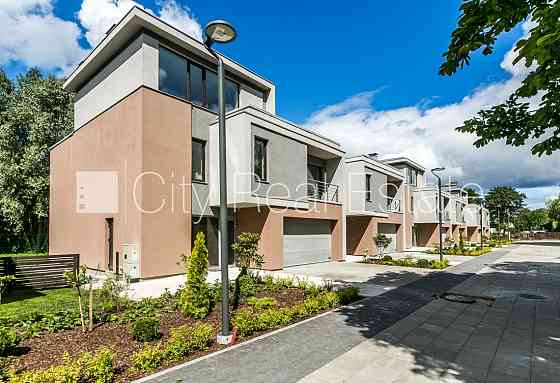 Рядный дом, новостройка, благоустроенная озеленённая территория, территория Рига