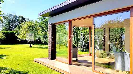 Земля в собственности, частный дом, реновированный дом, заменены инженерные Рига