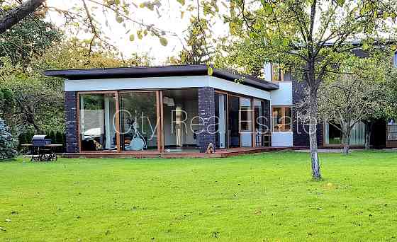 Земля в собственности, частный дом, реновированный дом, заменены инженерные Рига