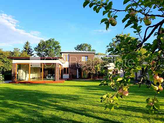 Земля в собственности, частный дом, реновированный дом, заменены инженерные Рига