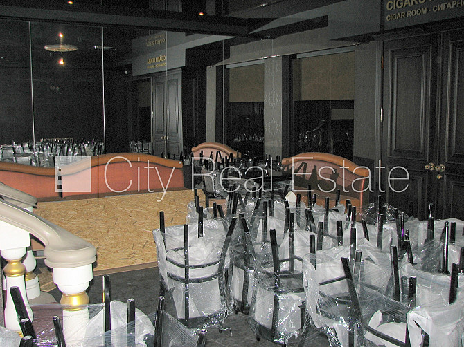 Дом во дворе, вход с улицы, полуподвал, лестничная клетка после капитального Рига - изображение 9