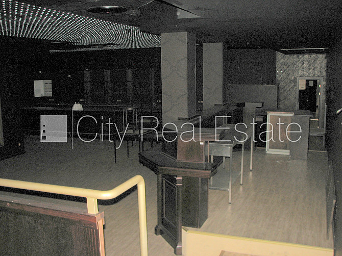 Дом во дворе, вход с улицы, полуподвал, лестничная клетка после капитального Рига - изображение 6