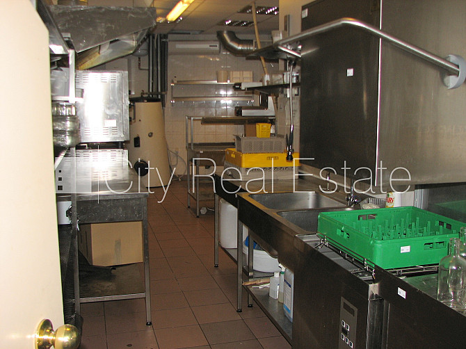 Дом во дворе, вход с улицы, полуподвал, лестничная клетка после капитального Рига - изображение 13