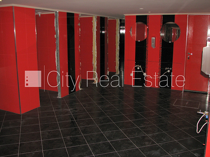 Дом во дворе, вход с улицы, полуподвал, лестничная клетка после капитального Рига - изображение 7