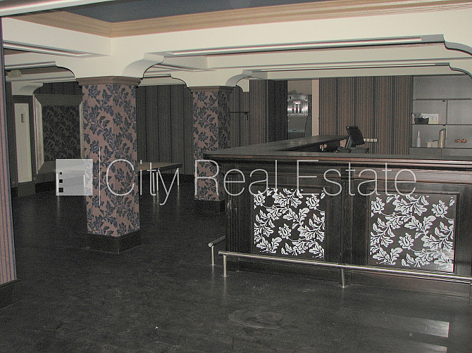 Дом во дворе, вход с улицы, полуподвал, лестничная клетка после капитального Рига - изображение 10