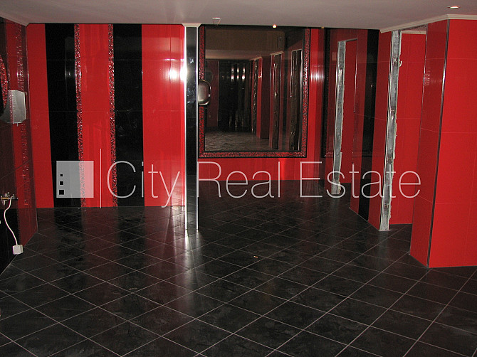 Дом во дворе, вход с улицы, полуподвал, лестничная клетка после капитального Рига - изображение 8