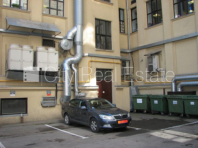 Дом во дворе, вход с улицы, полуподвал, лестничная клетка после капитального Рига - изображение 15