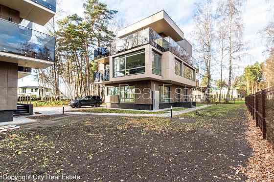 Новостройка, зеленая территория, закрытый двор, бесплатная стоянка во дворе, вход Юрмала