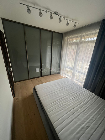 Новостройка, зеленая территория, закрытый двор, бесплатная стоянка во дворе, вход Юрмала - изображение 7