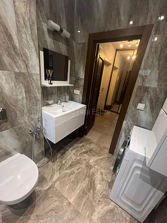 Новостройка, зеленая территория, закрытый двор, бесплатная стоянка во дворе, вход Юрмала - изображение 12