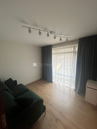 Новостройка, зеленая территория, закрытый двор, бесплатная стоянка во дворе, вход Юрмала - изображение 10