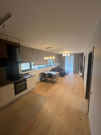 Новостройка, зеленая территория, закрытый двор, бесплатная стоянка во дворе, вход Юрмала - изображение 5