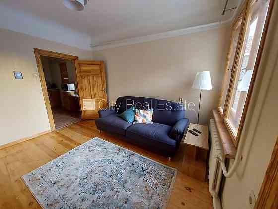 Дом во дворе, закрытый двор, место для машины, изолированные комнаты 3 шт., одна Юрмала