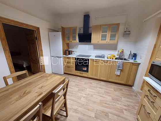 Дом во дворе, закрытый двор, место для машины, изолированные комнаты 3 шт., одна Юрмала