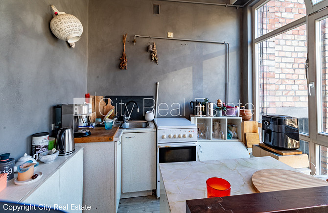 Fasādes māja, labiekārtots apzaļumots pagalms, vieta automašīnai, ieeja no ielas un pagalma, Rīga - foto 18