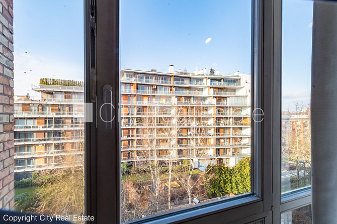 Fasādes māja, labiekārtots apzaļumots pagalms, vieta automašīnai, ieeja no ielas un pagalma, Rīga - foto 2