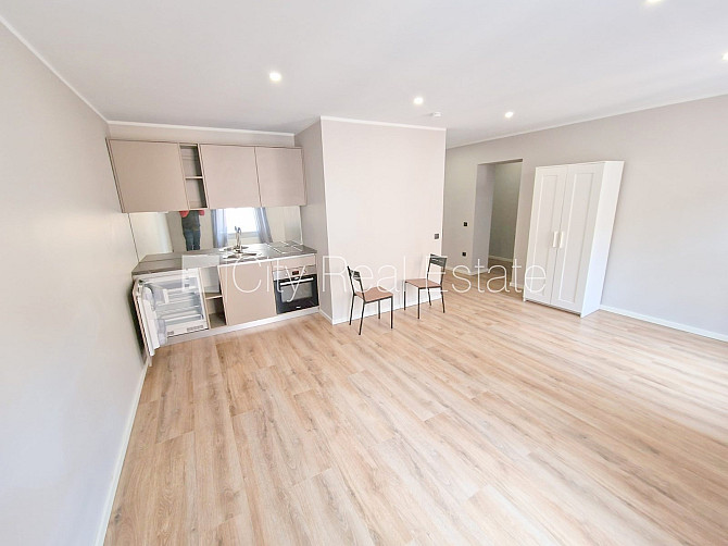 Здание во дворе, реновированный дом, закрытый двор, вход с улицы и со двора, Рига - изображение 3