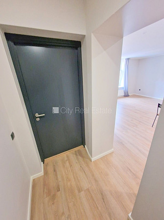 Здание во дворе, реновированный дом, закрытый двор, вход с улицы и со двора, Рига - изображение 18