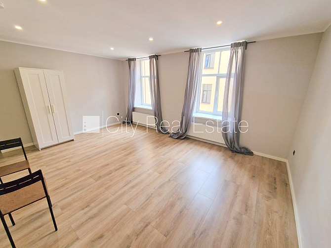 Здание во дворе, реновированный дом, закрытый двор, вход с улицы и со двора, Рига - изображение 8