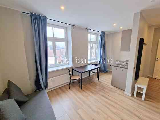 Фасадный дом, реновированный дом, закрытый двор, вход с улицы и со двора, Рига