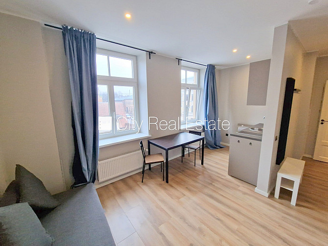 Фасадный дом, реновированный дом, закрытый двор, вход с улицы и со двора, Рига - изображение 1