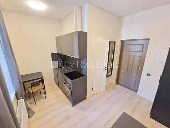 Фасадный дом, реновированный дом, закрытый двор, охраняемая территория, вход с Рига