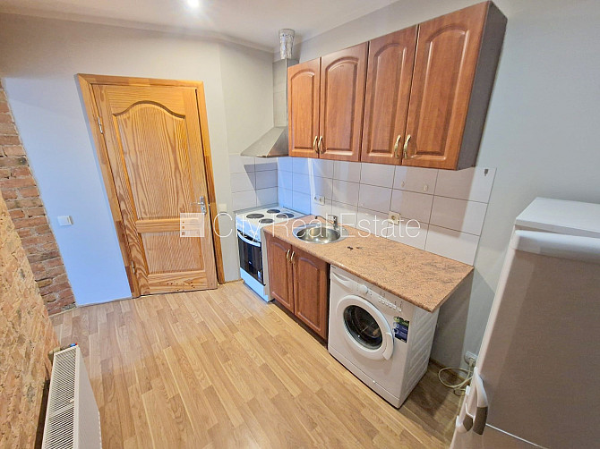 Фасадный дом, реновированный дом, закрытый двор, вход с улицы и со двора, Рига - изображение 3