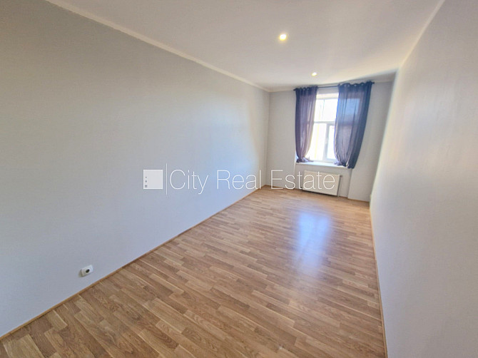 Фасадный дом, реновированный дом, закрытый двор, вход с улицы и со двора, Рига - изображение 10