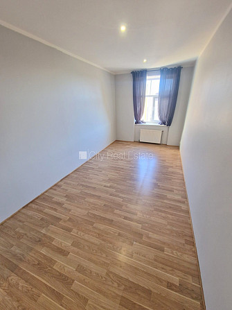 Фасадный дом, реновированный дом, закрытый двор, вход с улицы и со двора, Рига - изображение 8