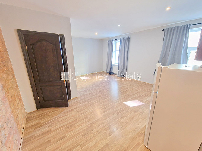 Здание во дворе, реновированный дом, закрытый двор, вход с улицы, лестничная Рига - изображение 2