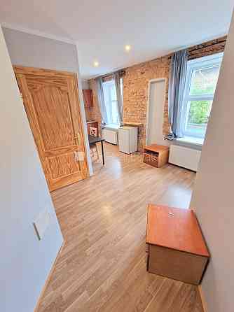 Здание во дворе, реновированный дом, закрытый двор, вход со двора, лестничная Рига