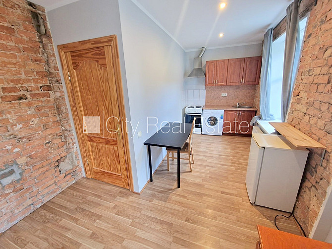 Здание во дворе, реновированный дом, закрытый двор, вход со двора, лестничная Рига - изображение 2