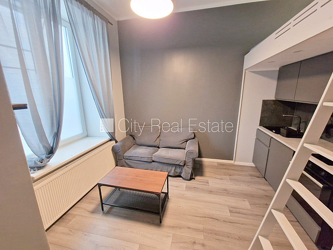 Фасадный дом, реновированный дом, вход с улицы, окна выходят на улицу, Рига - изображение 5