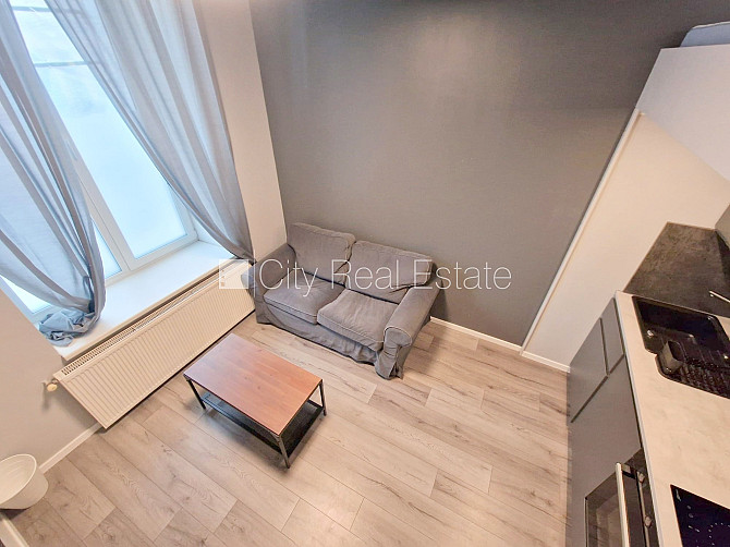 Фасадный дом, реновированный дом, вход с улицы, окна выходят на улицу, Рига - изображение 7