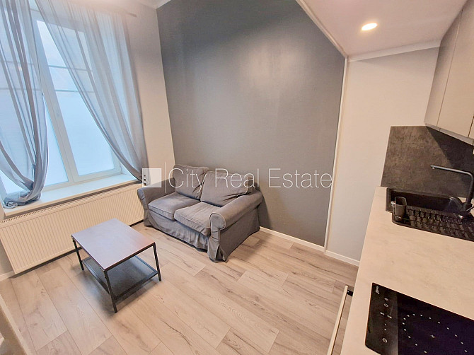 Фасадный дом, реновированный дом, вход с улицы, окна выходят на улицу, Рига - изображение 8