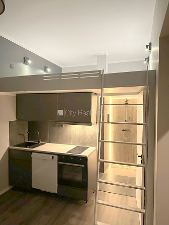 Фасадный дом, реновированный дом, вход с улицы, окна выходят на улицу, Рига - изображение 14