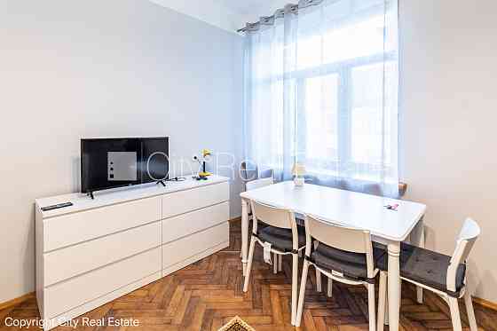 Дом во дворе, реновированный дом, количество спален 2 шт., изолированные комнаты 2 Рига