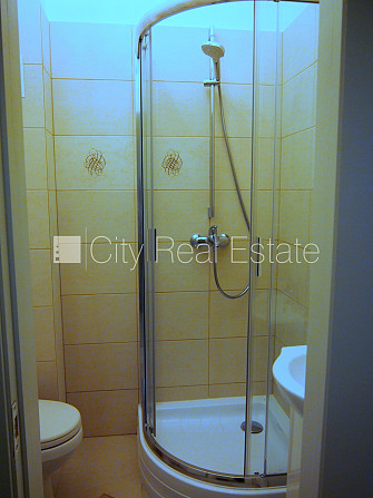 Pagalma ēka, labiekārtots apzaļumots pagalms, slēgts pagalms, ieeja no pagalma, pagalmā bērnu Rīga - foto 14