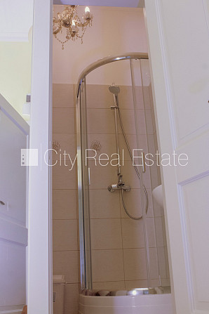 Pagalma ēka, labiekārtots apzaļumots pagalms, slēgts pagalms, ieeja no pagalma, pagalmā bērnu Rīga - foto 13