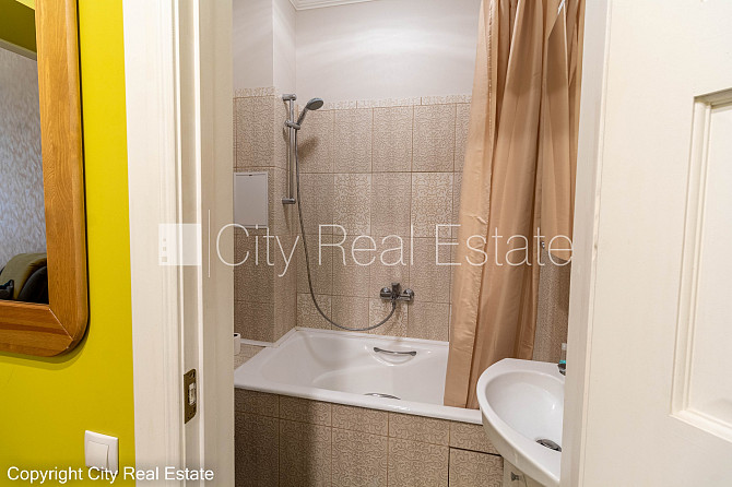 Pagalma ēka, renovēta māja, slēgts pagalms, pagalmā bērnu spēļu laukums, ir lifts, kāpņu Rīga - foto 7