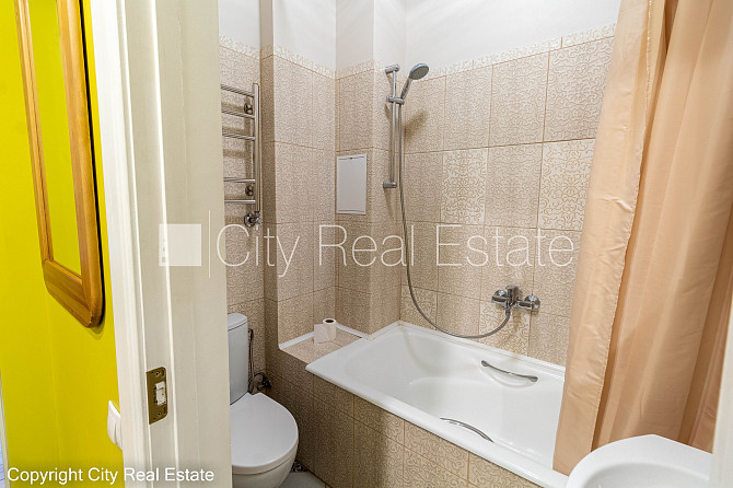 Pagalma ēka, renovēta māja, slēgts pagalms, pagalmā bērnu spēļu laukums, ir lifts, kāpņu Rīga - foto 8