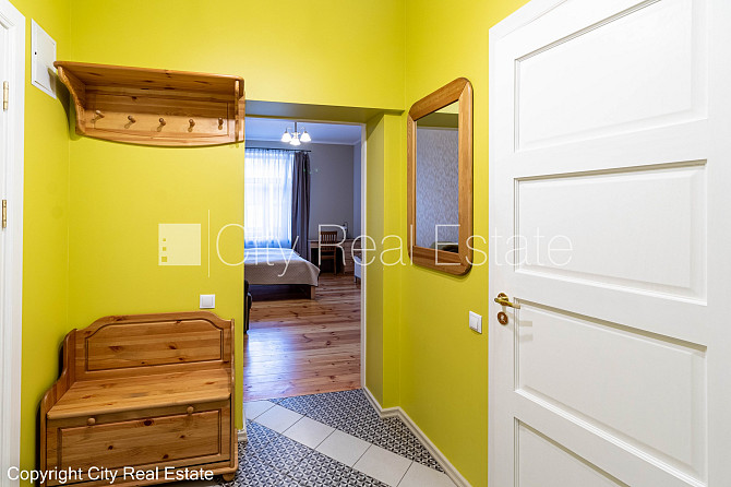 Pagalma ēka, renovēta māja, slēgts pagalms, pagalmā bērnu spēļu laukums, ir lifts, kāpņu Rīga - foto 9