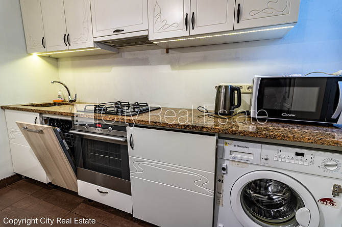 Pagalma māja, slēgts pagalms, objektu apsargā fiziskā apsardze, ieeja no pagalma, pagalmā Rīga - foto 12