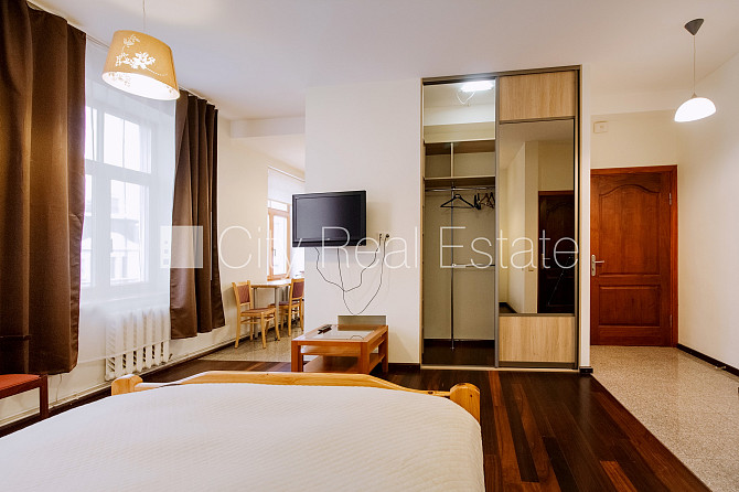 Pagalma māja, slēgts pagalms, objektu apsargā fiziskā apsardze, ieeja no pagalma, pagalmā Rīga - foto 9