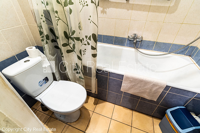 Pagalma māja, slēgts pagalms, ieeja no pagalma, ir lifts, logi vērsti uz pagalma pusi, viena Rīga - foto 14